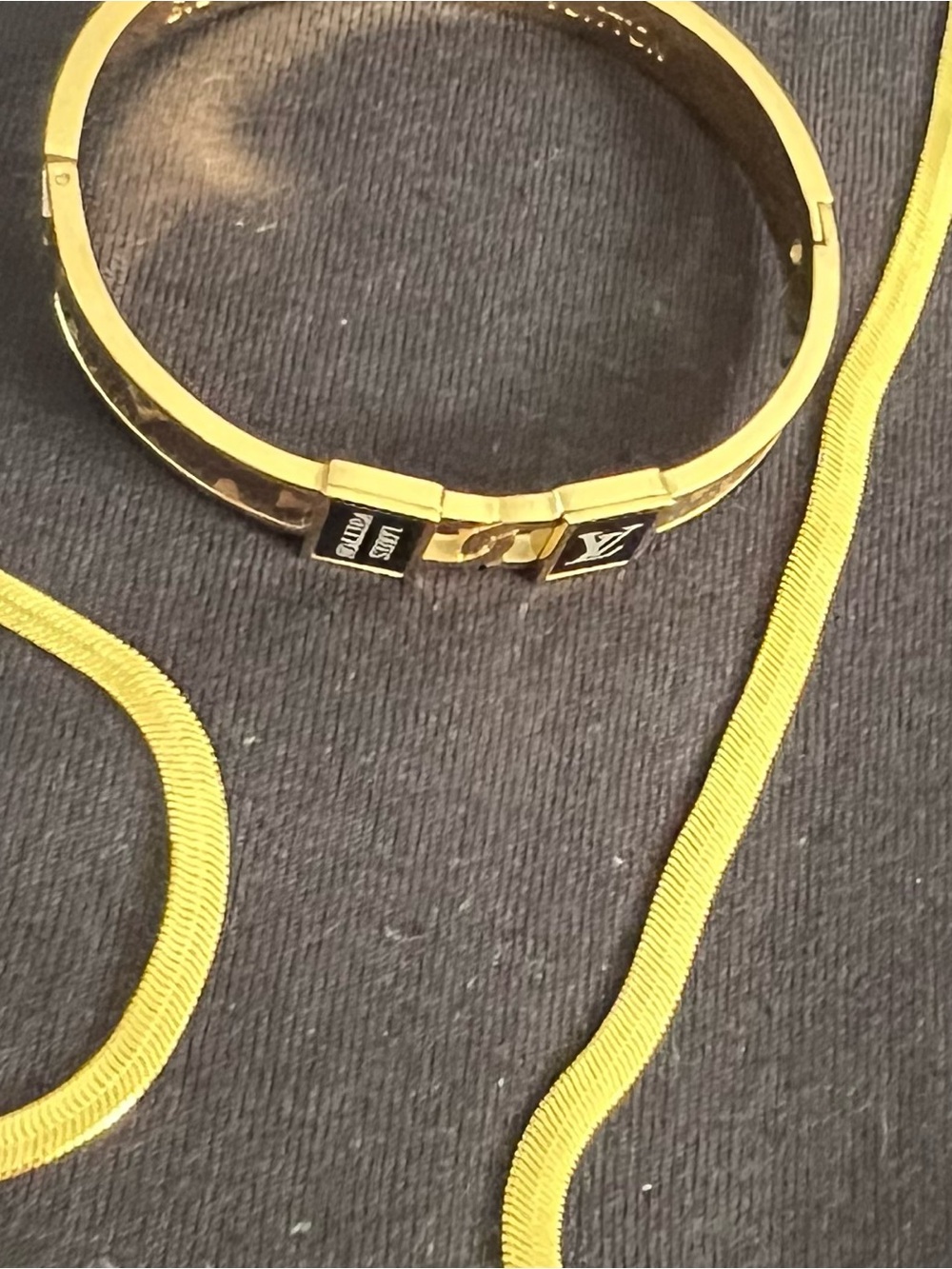 Gold Tone Women's Bangle Bracelet and Chain Necklace Set New